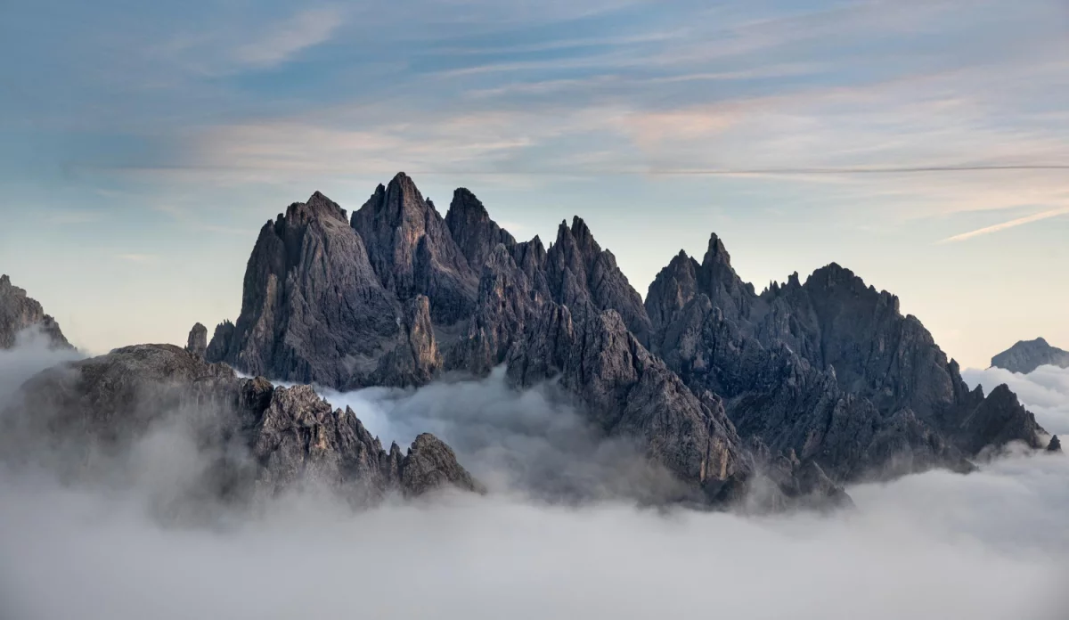 Najlepsze kosmetyki na zmarszczki 2025 — test 12 bestsellerów i szczegółowa analiza składników, które naprawdę działają (retinol, peptydy, bakuchiol, witamina C, kwas hialuronowy) + poradnik wyboru dla różnych typów skóry i budżetów